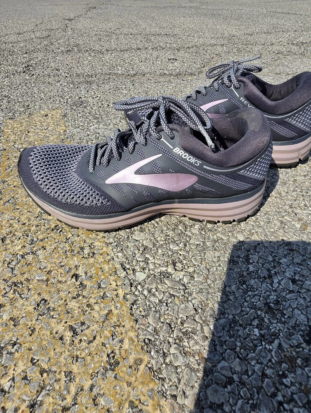 Brooks Revel Women’s 8.5 Running Shoes Gray Pink Athletic Sneakers